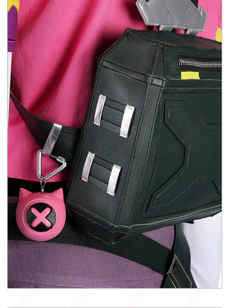 クローヴ衣装のバックパックの詳細。小物にもこだわりを感じるアイテムです。