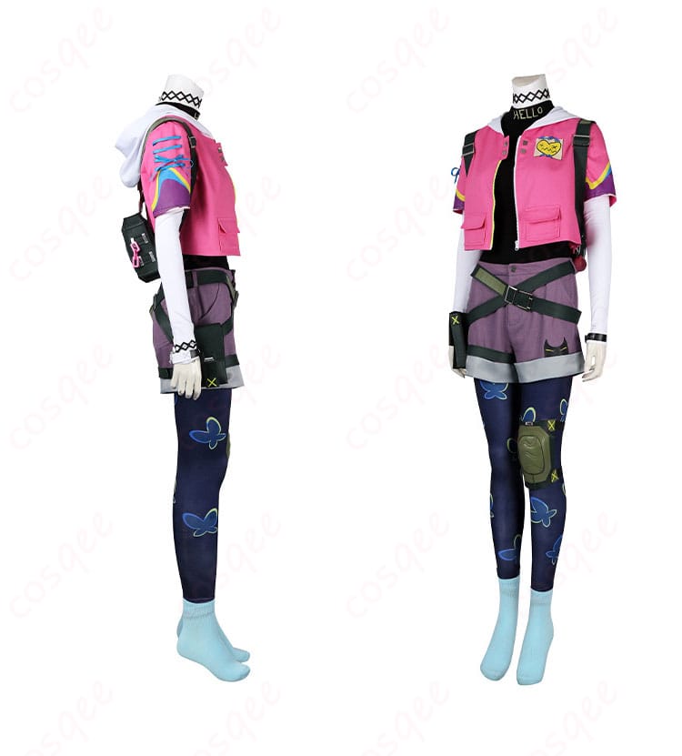 クローヴコスプレ衣装の右側面画像。細部までしっかりとしたデザインです。