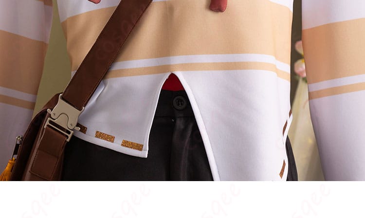 コスプレ衣装の衣襟の装飾ディテール。細やかなデザインが目を引きます。