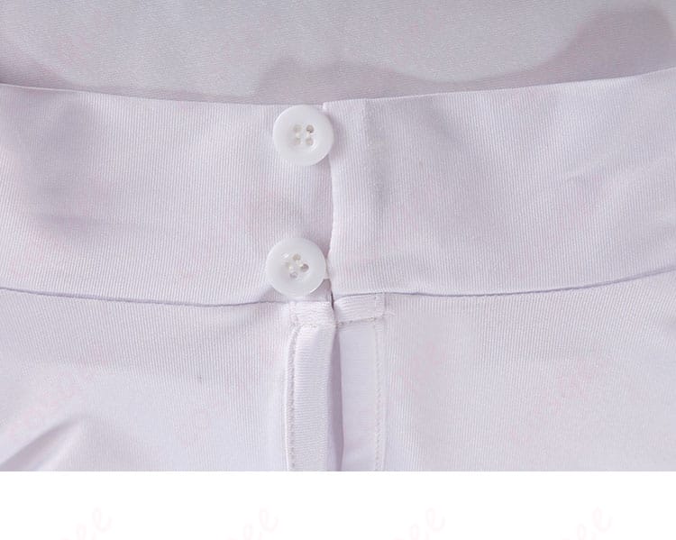 コスプレ衣装のボタン部分のディテール。細かい作りが魅力。