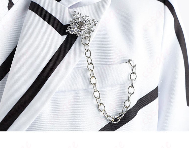 ヴァンパイア騎士 玖蘭枢 コスプレ衣装の襟と胸元のポケット装飾。細部まで完璧に再現。