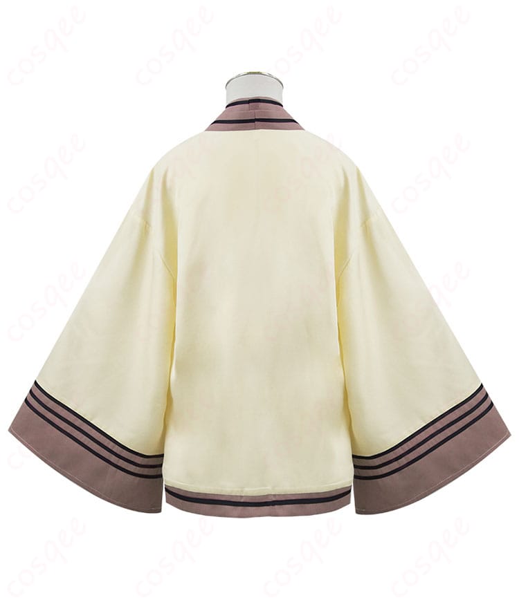 コスプレ衣装の背面ビュー。エルフ耳や胸飾りが見えるデザイン。後ろ姿も美しく仕上がっています。