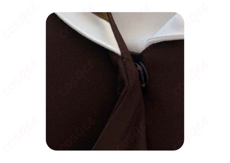 黄前久美子のコスプレ衣装の領口のデザイン。細部まで忠実に再現されており、制服感満載。