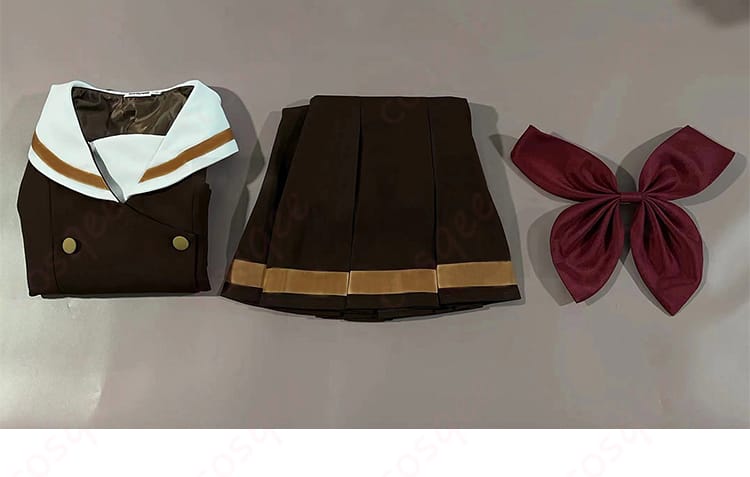 黄前久美子のコスプレ衣装のセット内容を示した画像。トップス、スカート、スカーフが含まれています。