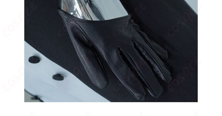 手袋のアクセサリー詳細。手のひらのデザインも凝っている。