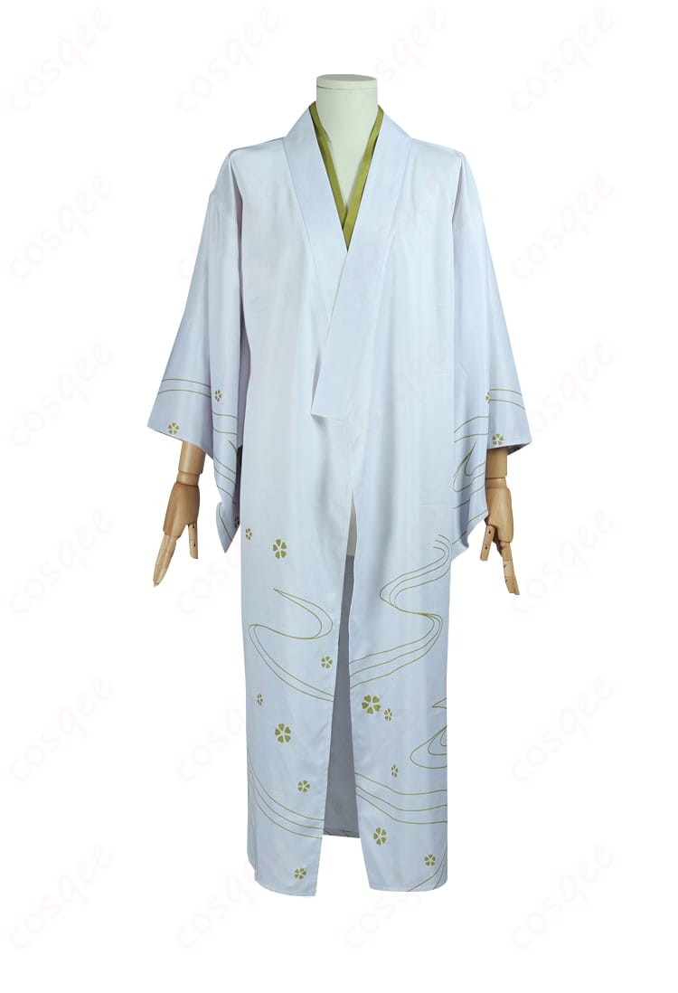 内搭の前面ディテールです。こだわりの刺繍やデザインが際立ちます。