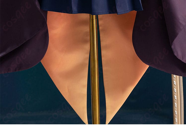 ムラサメ コスプレ衣装のスカートの裾部分の装飾。高級感ある仕上げと柔らかい布地。