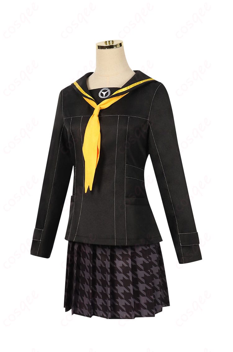 ペルソナ4 久慈川りせ コスプレ衣装の側面。服のフィット感とラインが美しい。