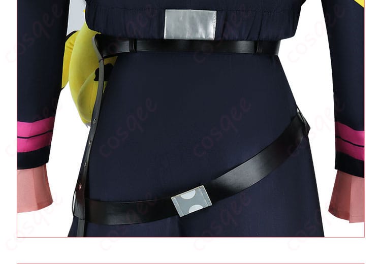 コスプレ衣装の背面のディテール。背中のディテールがリアルに再現されています。