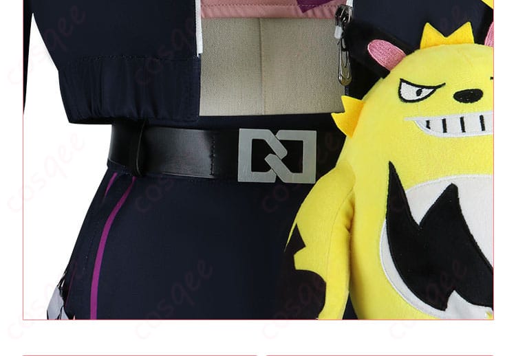 腰の装飾のディテール。特に腰周りのデザインにこだわりが感じられます。