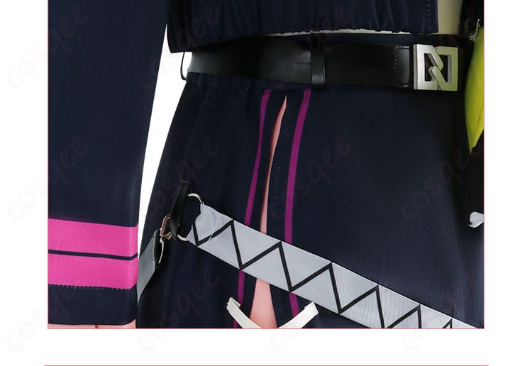 腰帯、スカートの装飾のディテール。美しいデザインが際立つ部分です。