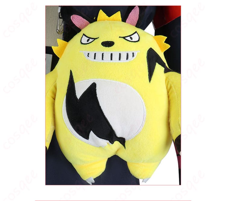 アクセサリーのディテール。ネックレス、チョーカーなど、全体のコスプレに欠かせないアイテムが目立つ。