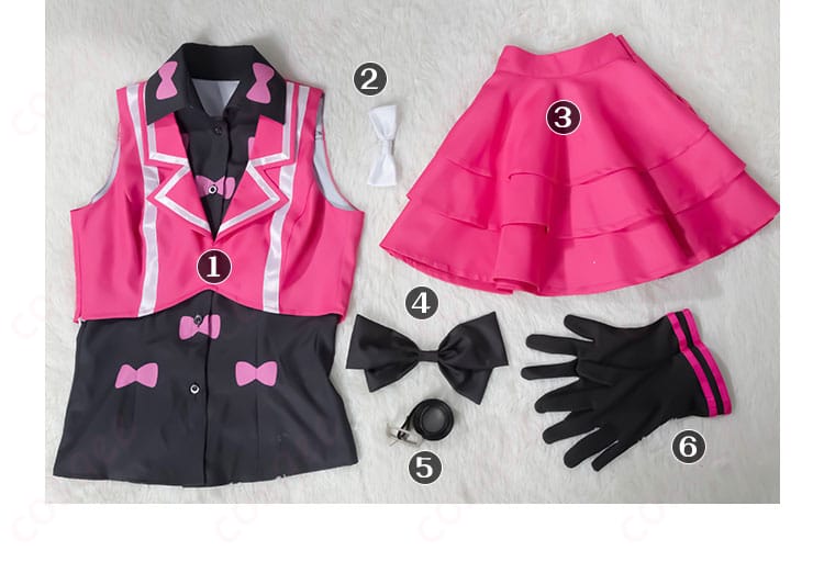 春音あいら コスプレ衣装のセット内容を展示。トップス、スカート、髪飾りなど、豪華なアイテムが揃っています。