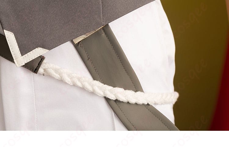 コスプレ衣装全体の装飾ディテールが際立つ部分の画像。