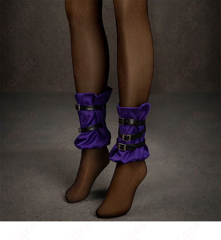 鉄拳8 麗奈(Reina)のコスプレ衣装の脚部と装飾ディテール画像。衣装全体の雰囲気を引き立てます。