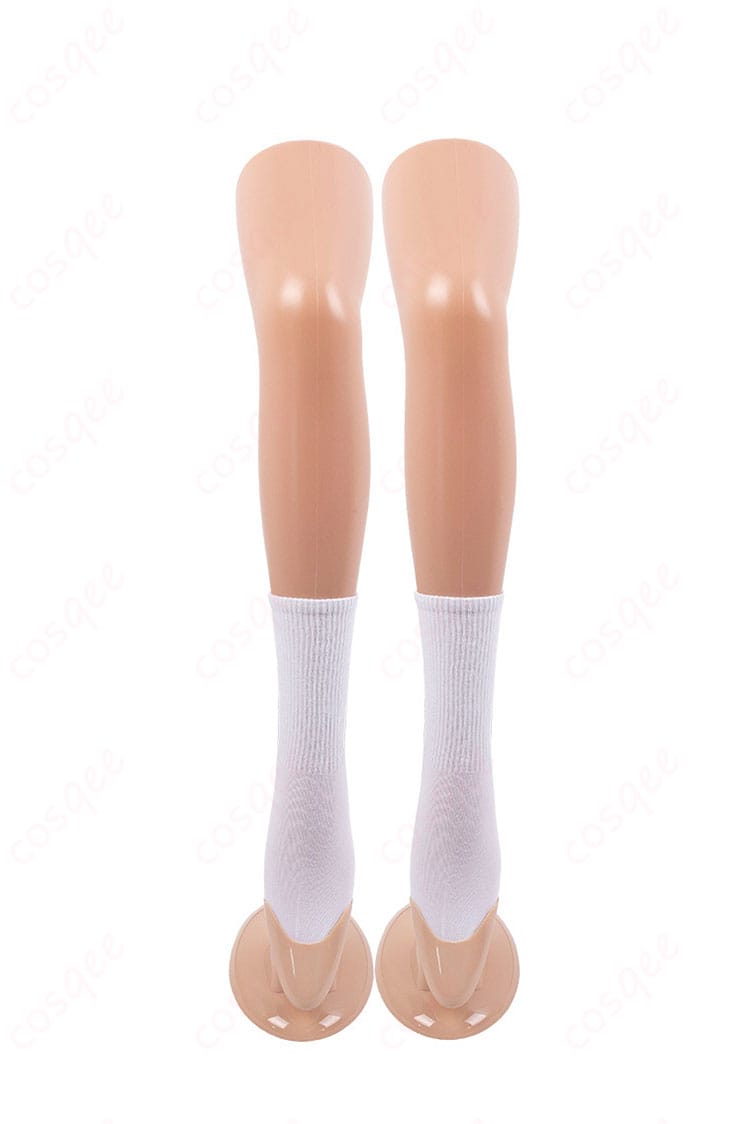 ソックスとアクセサリーのディテール画像。足元のディテールとファッションのアクセントがしっかり再現されています。