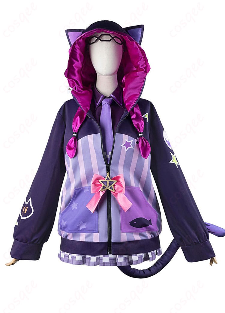 紫咲シオンのコスプレ衣装の正面からの画像。ディテールが美しく再現されています。