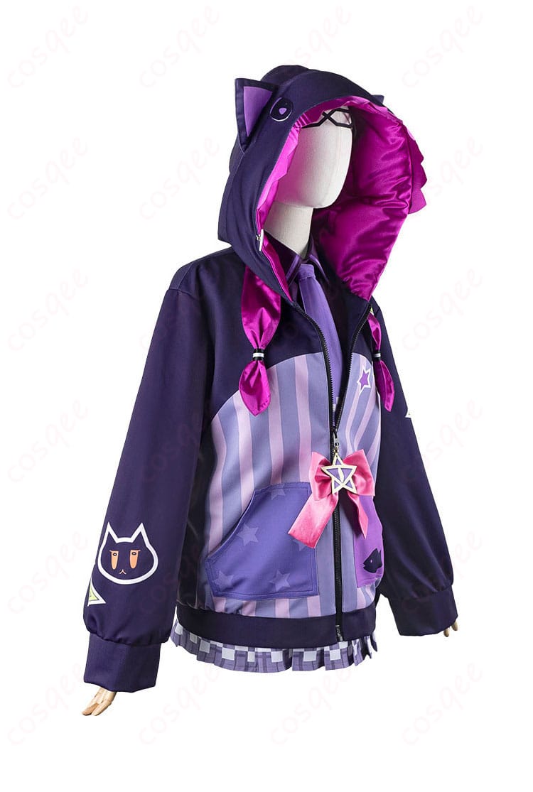 紫咲シオンのコスプレ衣装の右側面。細部まで忠実に作り込まれています。