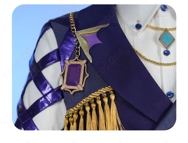 氷鷹北斗 コスプレ衣装 左肩の装飾。細部まで再現された胸飾りや装飾デザイン。