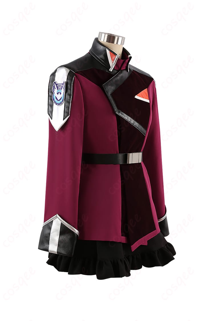 コスプレ衣装の側面画像。アグネス・ギーベンラートのコスチュームのシルエットとディテールを確認できます。細部まで再現されています!