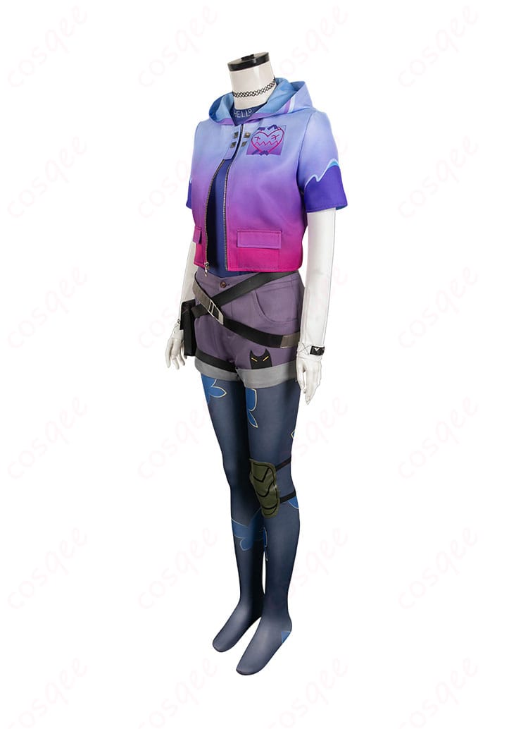 クローヴ コスプレ衣装 側面のデザイン。細部までこだわり、スタイリッシュな印象。