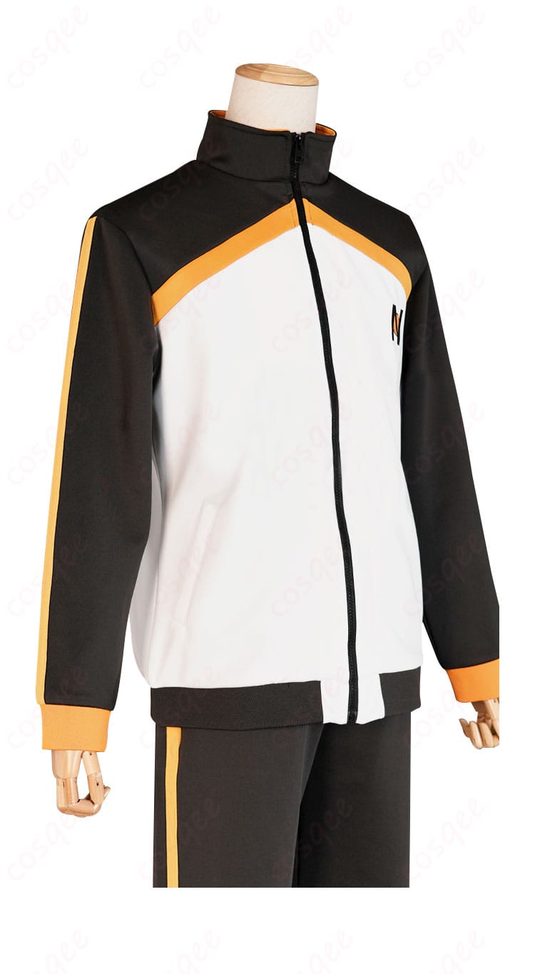 ナツキ・スバル コスプレ衣装の右側からの画像。衣装の美しいラインが際立っています。