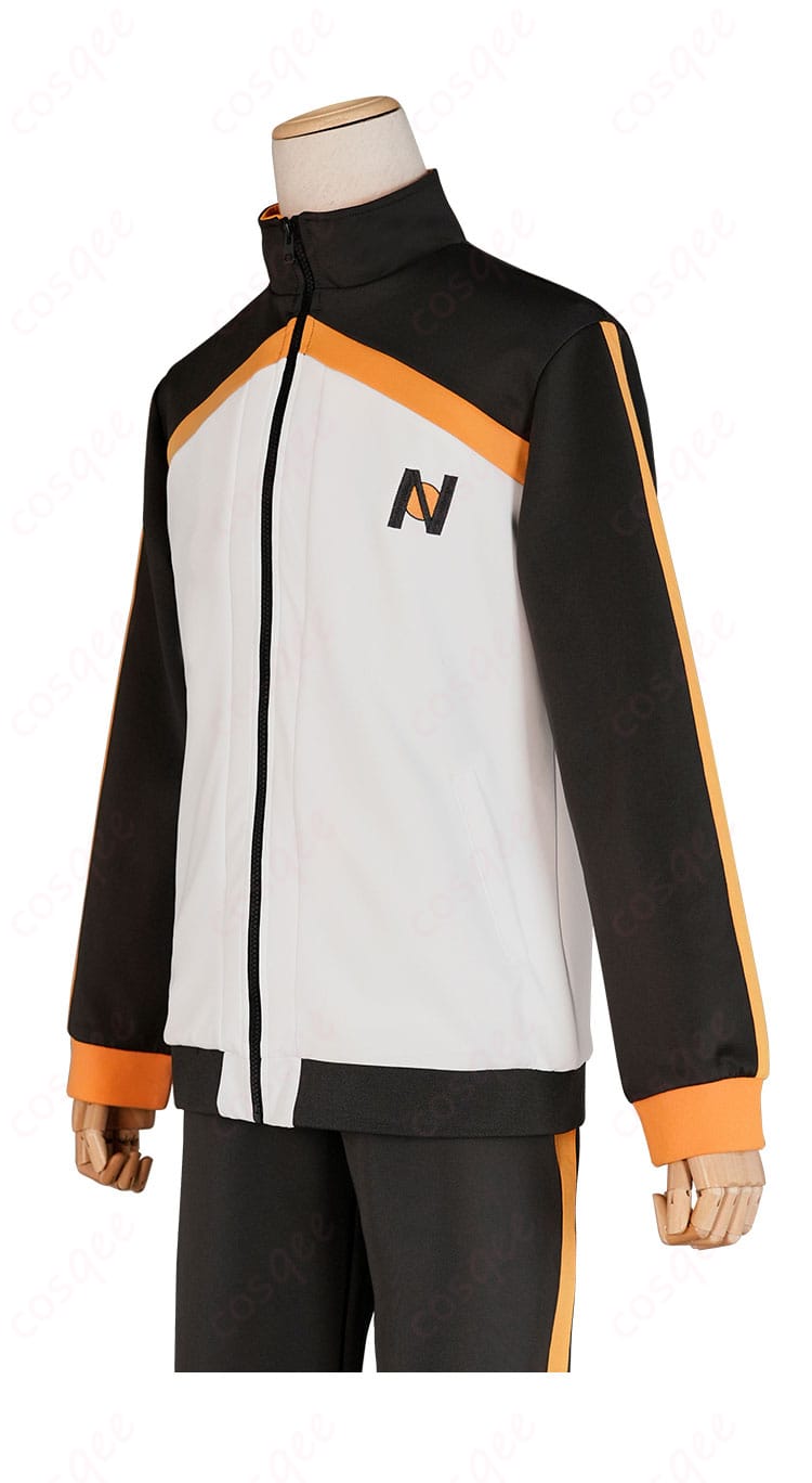 ナツキ・スバル コスプレ衣装の左側からの画像。全体的なシルエットを確認できます。