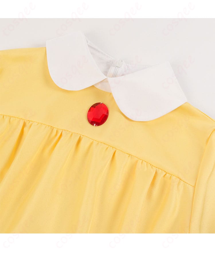 ソフィー・ハッター コスプレ衣装の紅宝石と領口の装飾。細部まで再現。