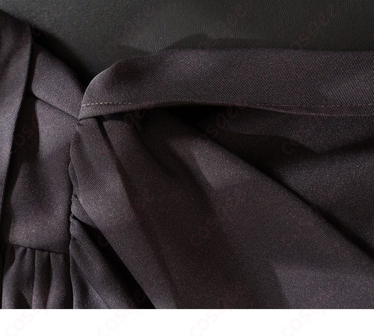 セバスチャン・ミカエリス コスプレ衣装のコート詳細。高級感溢れる素材とディテール。