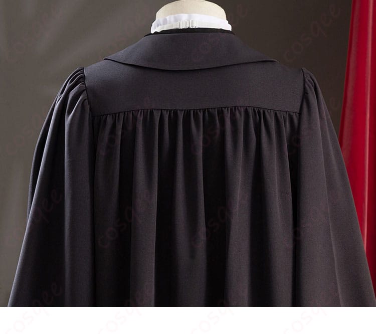 セバスチャン・ミカエリス コスプレ衣装の背面ディテール。リアルに再現された装飾が特徴。