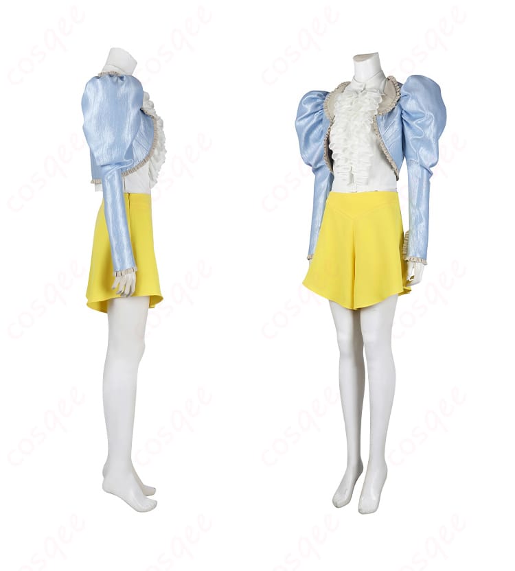 コスプレ衣装の側面を強調した画像、衣服の形状やフィット感が一目で分かる。