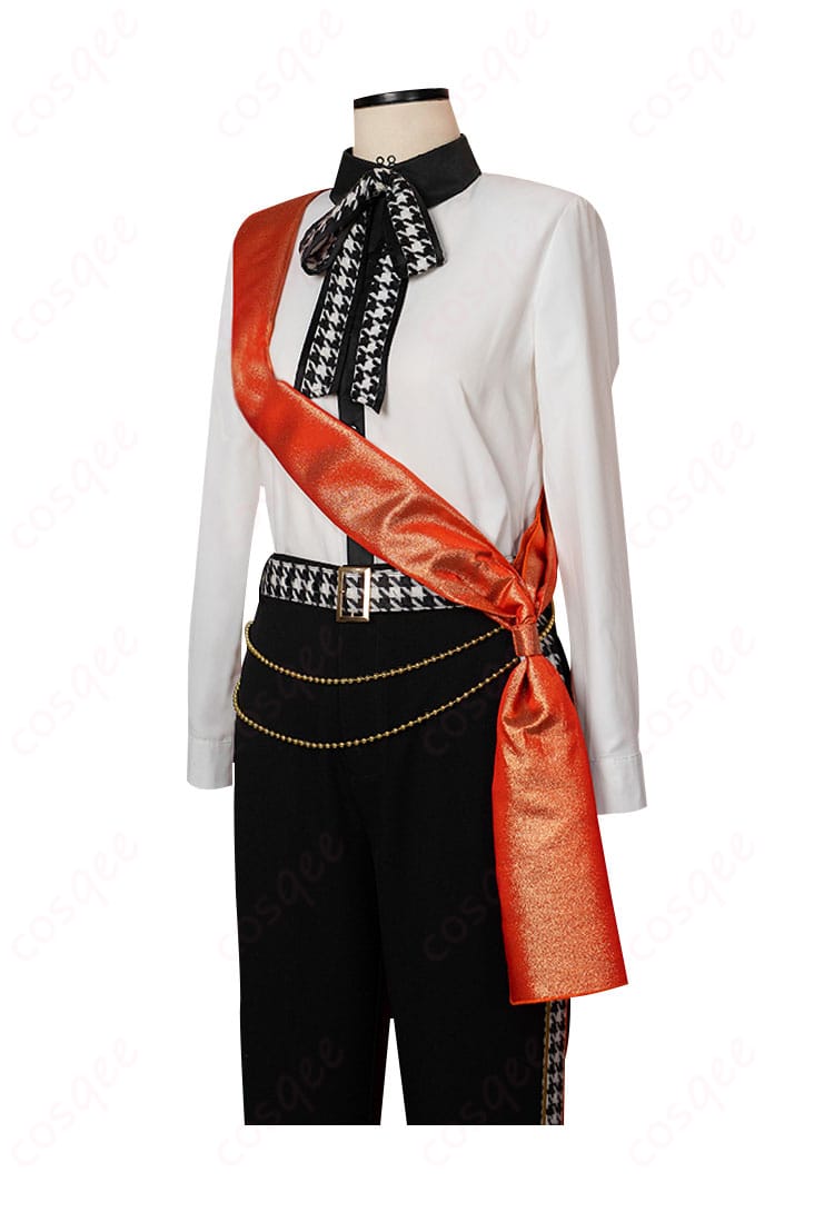 内搭衬衫の正面ディテール、上品なデザインのシャツ、胸元の刺繍