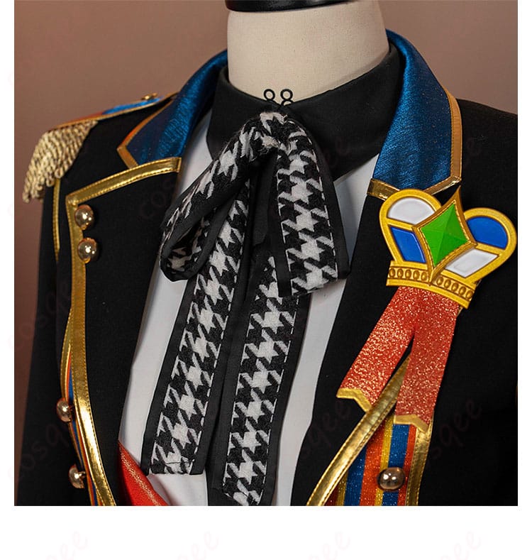 前胸部分のディテール、細かい刺繍と装飾が特徴的なデザイン