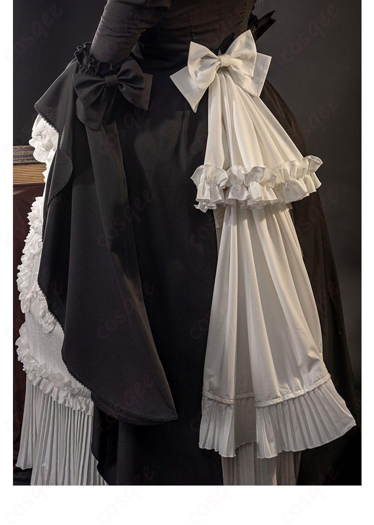 背面のスカート部分の装飾、ゴスロリコスプレ衣装のディテール。