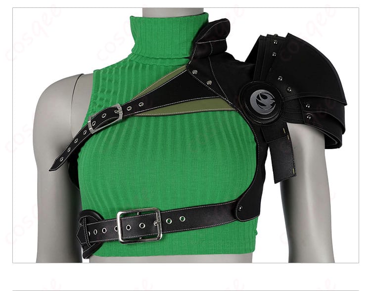 ユフィ・キサラギの肩飾りの精細な装飾ディテール、コスプレ衣装の特徴。