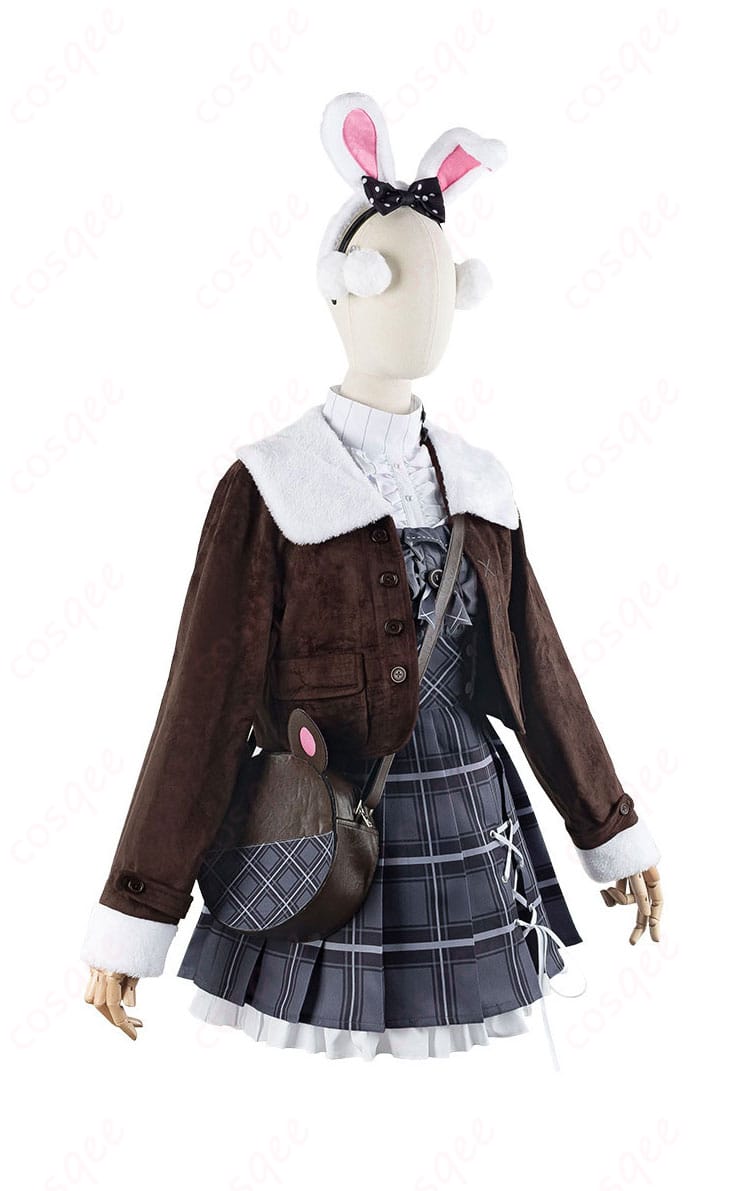 コスプレ衣装の右側画像。細部にわたるデザインがわかりやすく表現されています。