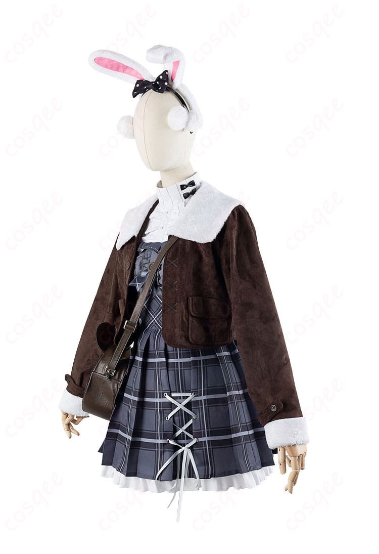 コスプレ衣装の左側画像。全体のシルエットと装飾が一目でわかります。