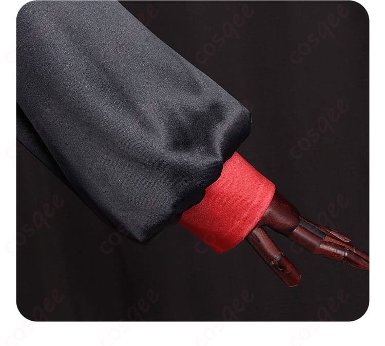 コスプレ衣装の衣袖の装飾細部。精緻な作りで、まるで原作から飛び出したような完成度。