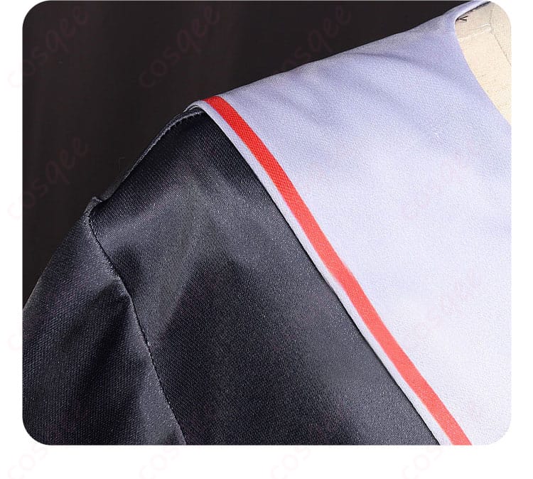 衣装の肩袖部分の細部。高品質な素材と仕上げが魅力的。