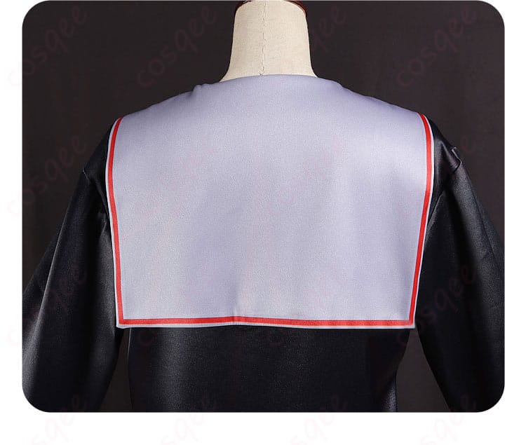 衣装の披肩部分。ファッション性と機能性を兼ね備えたデザインです。