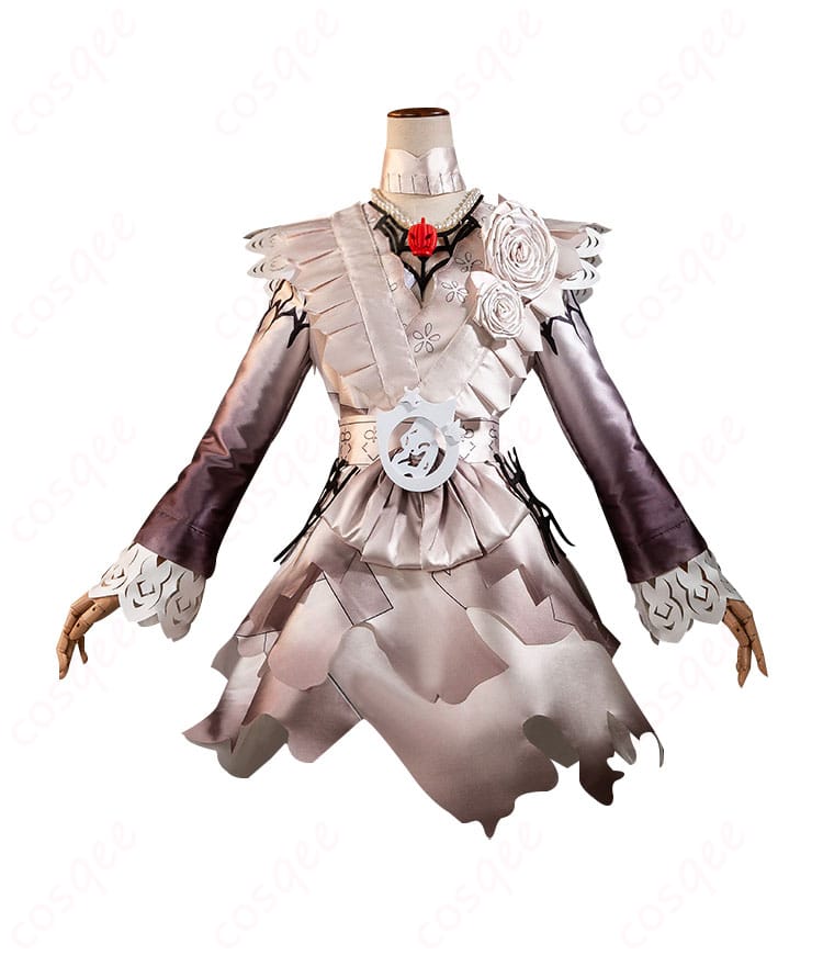 コスプレ衣装の正面全体の詳細。忠実再現のデザインで、撮影にも最適。