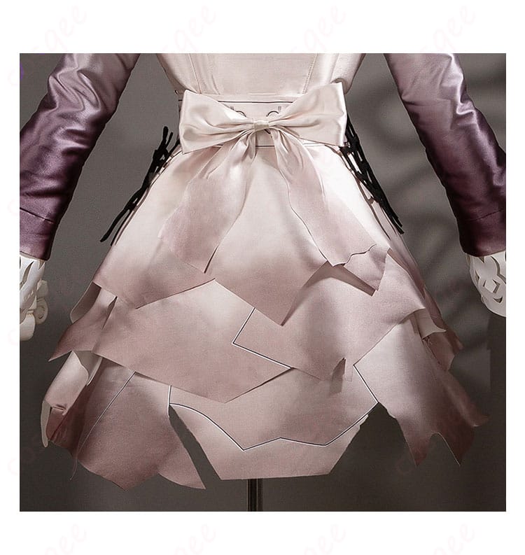 背面の装飾ディテール、蝶結びの精緻な刺繍とデザインを強調。