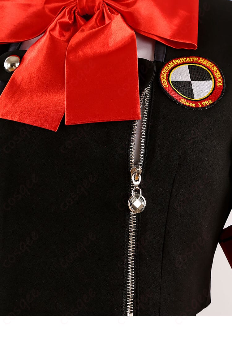 汐見琴音(ハム子)コスプレ衣装前胸のディテール、制服の胸元のデザインを強調。