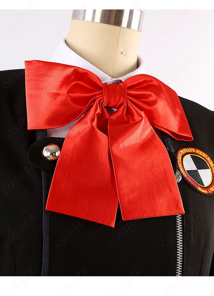 汐見琴音(ハム子)コスプレ衣装の赤いリボンの装飾詳細、月光館学園制服の特徴的なデザイン。