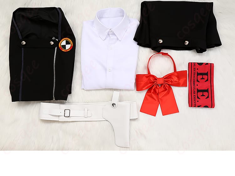 汐見琴音(ハム子)のコスプレ衣装セット内容の展示画像、コート、シャツ、スカートなどが一式揃ったセット。