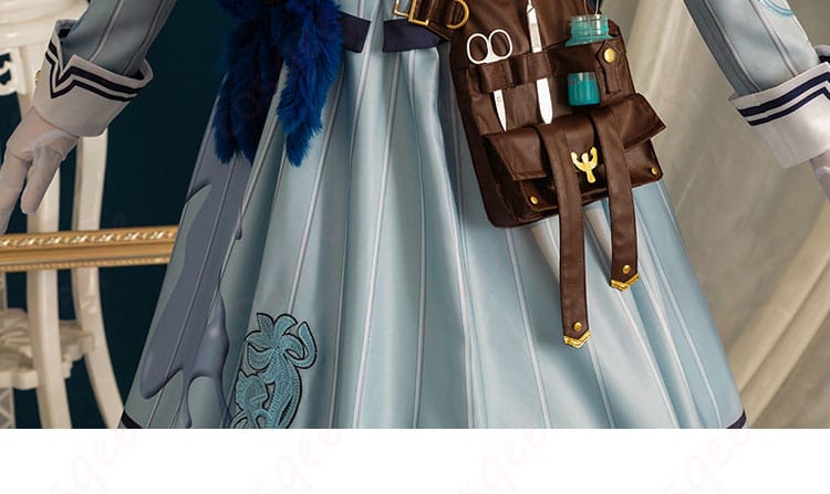 腰の装飾部分。衣装全体のバランスを取るための重要なディテール。