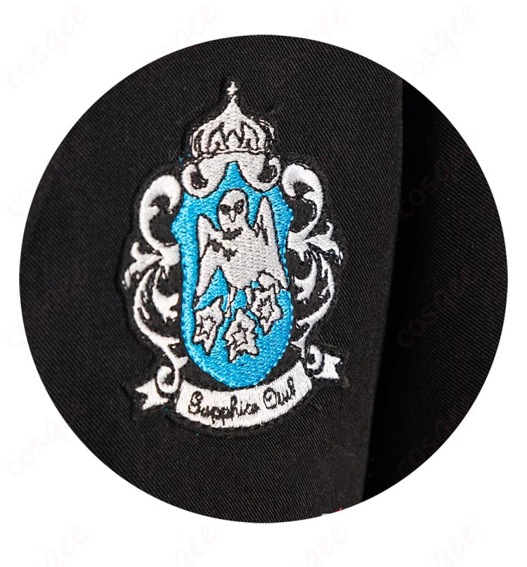 コスプレ衣装のアイコン装飾の細部。『黒執事』ロレンス・ブルーアーの個性的な装飾に注目。