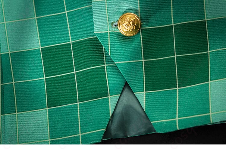 ハーマン・グリーンヒル コスプレ衣装のボタン部分、クラシックなデザインで高級感あり。