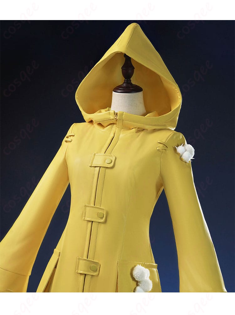 シックスのコスプレ衣装の装飾部分のアップ。精緻な刺繍とディテールを再現。