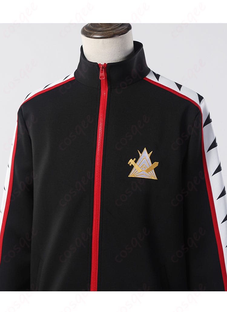 ジャージの前面装飾の詳細。刺繍やパッチ、デザインの細部が確認できます。細やかな仕上がりが魅力です。